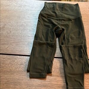 LULULEMON Olive Green leggings Size 0 & 28” length in Good Condition